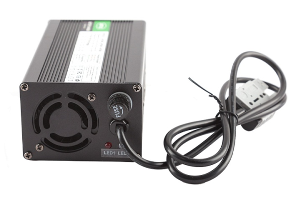 Зарядное устройство интеллектуальное для LiFePo4 аккумуляторов 60V50AH (10А) AF800 SB50